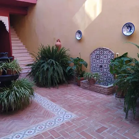 吉勒扎诺公寓酒店 *