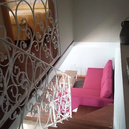 吉勒扎诺公寓酒店 *